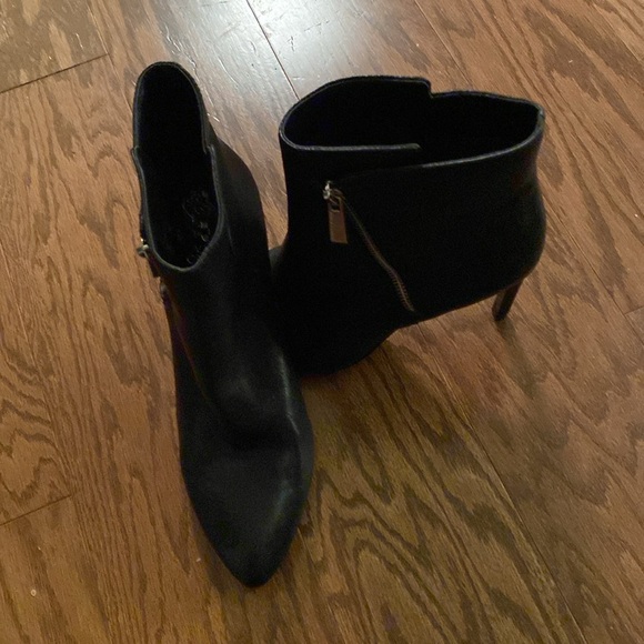 Vince Camuto EUC High Heel Boots, 9M/39, no callouts, outside zippers, leather - Picture 2 of 6